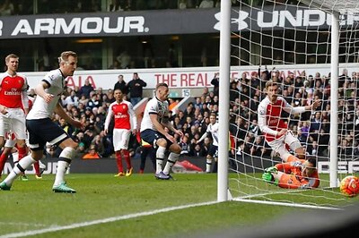 Late Sanchez strike earns 10-man Arsenal a 2-2 draw at Spurs