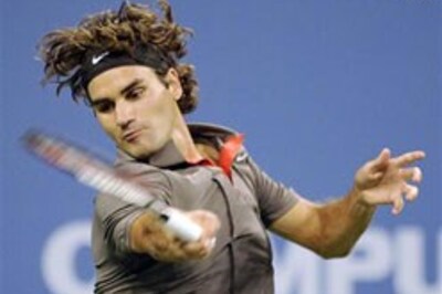 US Open: Underdog Federer continues title defence
