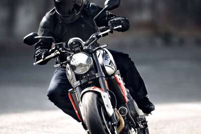 Year Ender 2021: Top Motorcycles Under Rs 10 Lakh in India - A Complete List