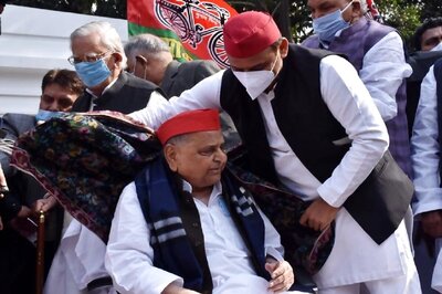 In a First, Samajwadi Party Founder Mulayam Singh Could Not Cast His Vote in UP Panchayat Polls Amid Covid Scare