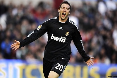 Real Madrid enjoy win against Racing Santander