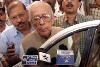Jyoti Basu injured after fall, can't vote
