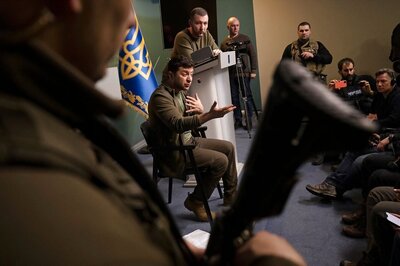 Ukraine Receives Missiles and Howitzers, Zelenskyy Expects 'Good News' on Arms Supplies