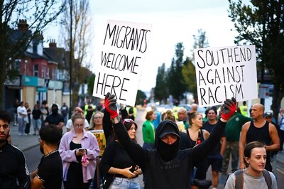 UK Anti-Racism Protesters Take To Streets After Days Of Far-Right unrest