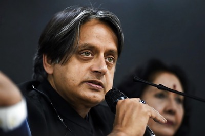New JNU Admin Doesn’t Understand A Thing About Education, Says Tharoor on Romila Thapar CV Row