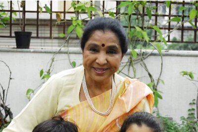 On Asha Bhosle's Birthday, Watch 10 Evergreen Songs of the Melody Queen