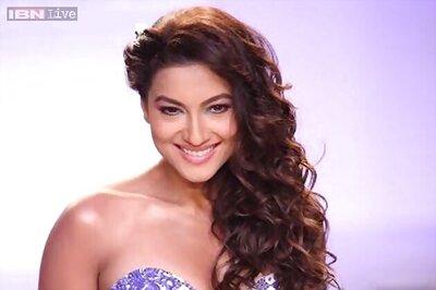 Gauahar Khan blows a kiss to Kushal Tandon from the ramp at LFW