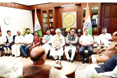 PM Modi, Rahul Gandhi & Other MPs Attend ‘Tea Meeting’ Called By Lok Sabha Speaker Om Birla; See Viral Photos
