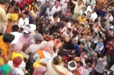 People Without Face Masks Will Not Be Allowed to Enter Mathura Temples, Says DM