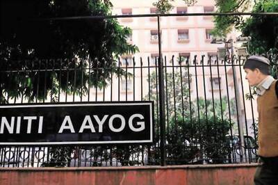 Experts Deliberate on Jobs, Farm Woes at NITI Aayog Meeting
