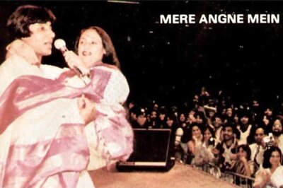 Big B Gets Nostalgic, Celebrates 35 Years of 'Laawaris'