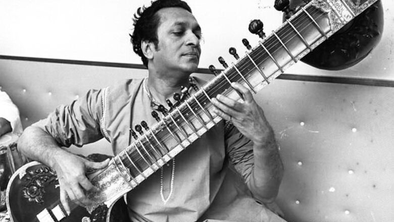 Raakhee once took sitar lessons from Ravi Shankar