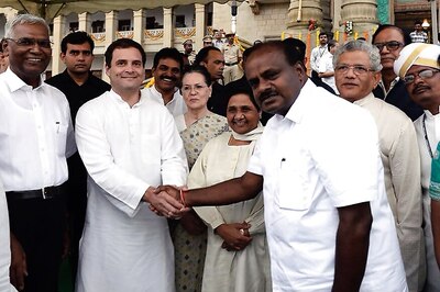 Karnataka Portfolio Allocation Delayed Further as Sonia, Rahul Head Abroad; HDK Says 'I'm at Congress' Mercy'