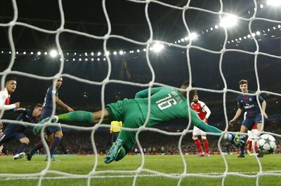 Champions League: Alex Iwobi Own Goal Against PSG Denies Arsenal Top Spot