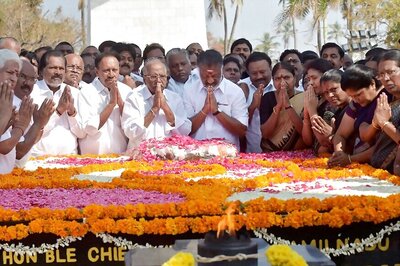 AIADMK Leaders Pay Tribute to MGR on 29th Death Anniversary
