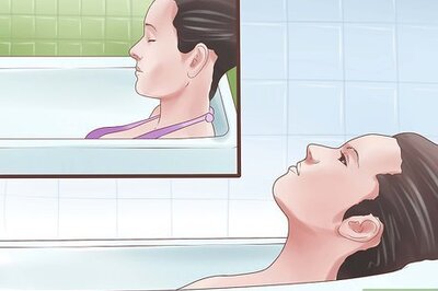 How to Relax With a Hot Bath