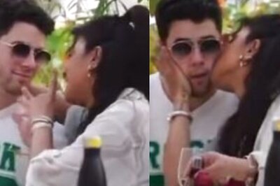 Priyanka Chopra and Nick Jonas' Adorable PDA Moment at London Restaurant Wins Internet