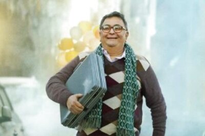 Farhan Akhtar Unveils Poster of Rishi Kapoor's Last Film Sharmaji Namkeen; Kareena Kapoor, Alia Bhatt Say 'Miss You'