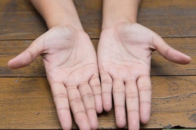 How to Do a Snake Hand Trick