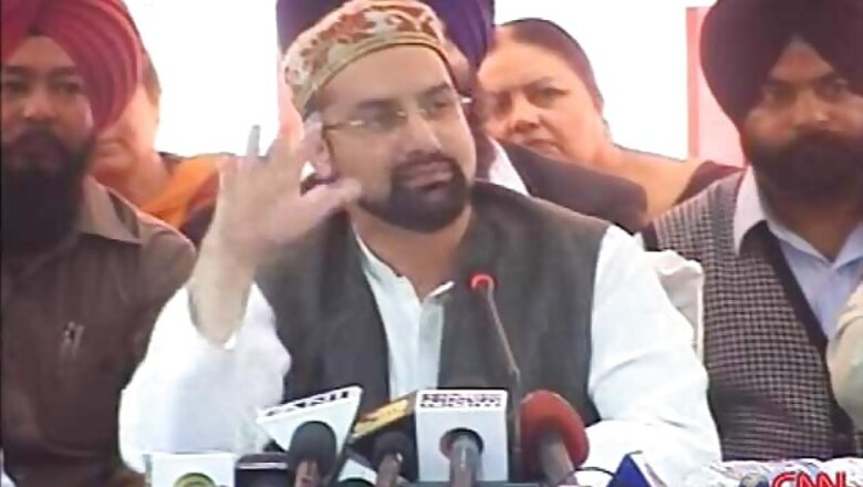 Indo-Pak bus service a mere political show off: Mirwaiz