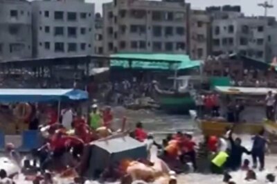 Mumbai: Boat Capsizes In The Sea During Andheri Cha Raja Immersion, 1 Severely Injured | Video