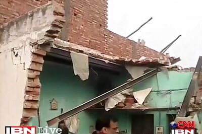 Delhi: Five people killed in building collapse