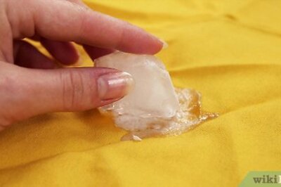 How to Remove Candle Wax From a Tablecloth