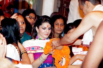 Snapshot: Sunny Leone visits Siddhivinayak Temple