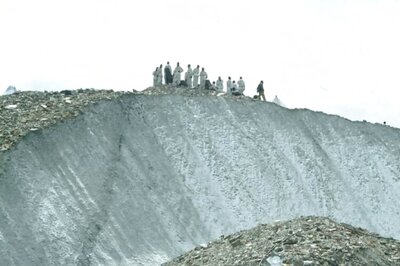 Body of one of 10 soldiers recovered from Siachen