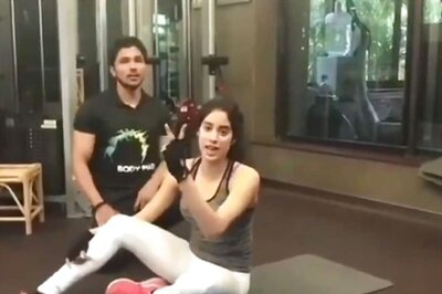 Watch: Jhanvi Kapoor's Idea of Six-pack Abs in 5 Minutes Will Leave You In Splits