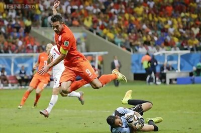 World Cup 2014: Van Persie's misses nearly cost Netherlands