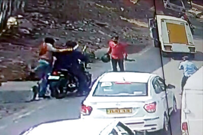 Caught on Camera: Man Robbed in Broad Daylight in Hyderabad's Jubille Hills