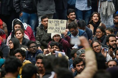Delhi Police Closes Baba Gang Nath Marg Near JNU Due to Demonstrations