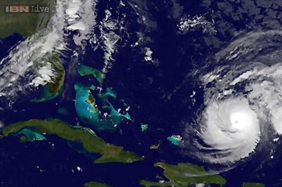 Category 3 Hurricane Gonzalo aims for Bermuda