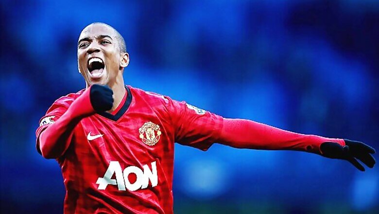 Ashley Young is fit to face Everton, says Alex Ferguson