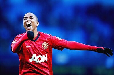 Ashley Young is fit to face Everton, says Alex Ferguson