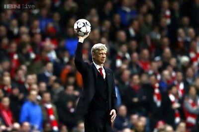 Arsenal squad want Wenger to sign new contract: Vermaelen