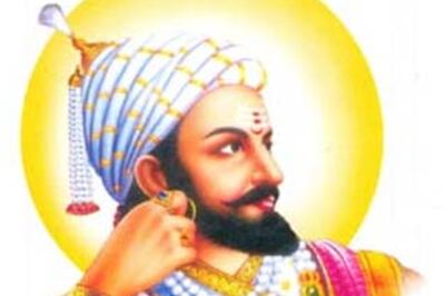 Maratha activists hurl stones at CM's chopper