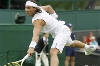 Federer eyes five in a row; Nadal in the way