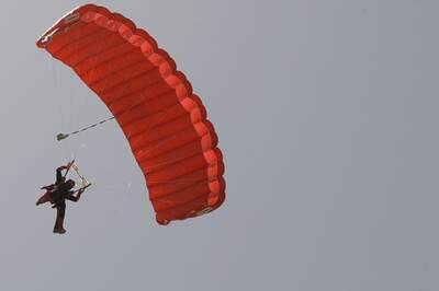 Skydiver survives 13,000 ft drop as parachute fails