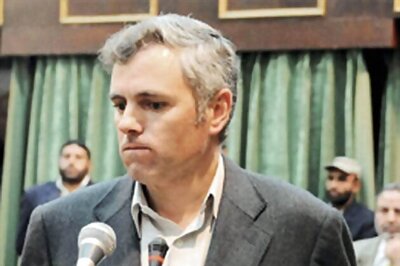 Defence Ministry okays night flights to Srinagar, Omar says infrastructure first