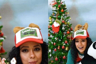 Anupamaa Aka Rupali Ganguly Enjoys Christmas Special Cake, Flaunts Curled Hair and Red Outfit; Watch