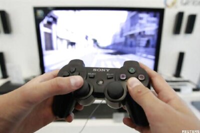Sony PlayStation, Microsoft Xbox hit by user connection problems, hacker group claims responsibility