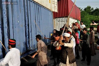 Pakistan: Imran calls for 'civil disobedience movement' to oust Sharif