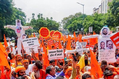 Sanatan Dharma Row: Hindu Saints Stage Protest in Delhi, Torch Effigies of Udhayanidhi and Other Leaders