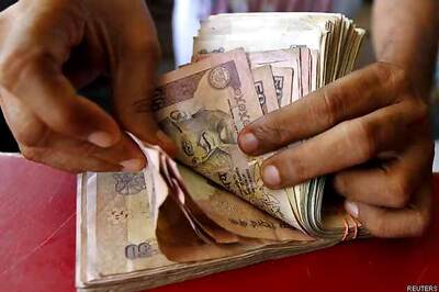Rupee snaps two-day fall, rebounds 39 paise Vs US dollar to end at 61.44