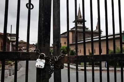 Friday Prayers Held at Historic Jamia Masjid in Kashmir after 19 Weeks