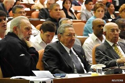 Cuba: Fidel Castro surprises with Parliament appearance