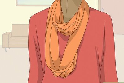 How to Wear a Scarf With a T-Shirt: Best Style Ideas
