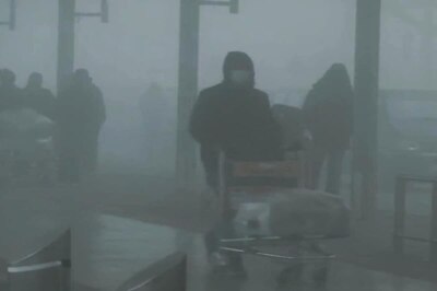 Delhiites Wake Up to Thick Blanket of Fog, Poor Air Quality; 80 Flights Delayed for Low Visibility